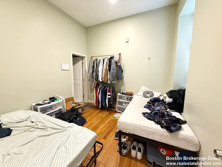 409 Dudley St — Photo 38