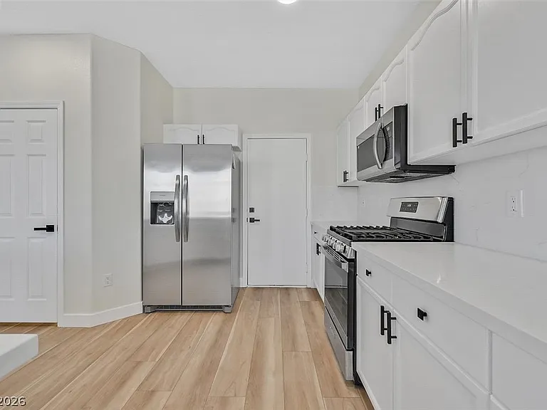 9316 Perennial Ave — Photo 16