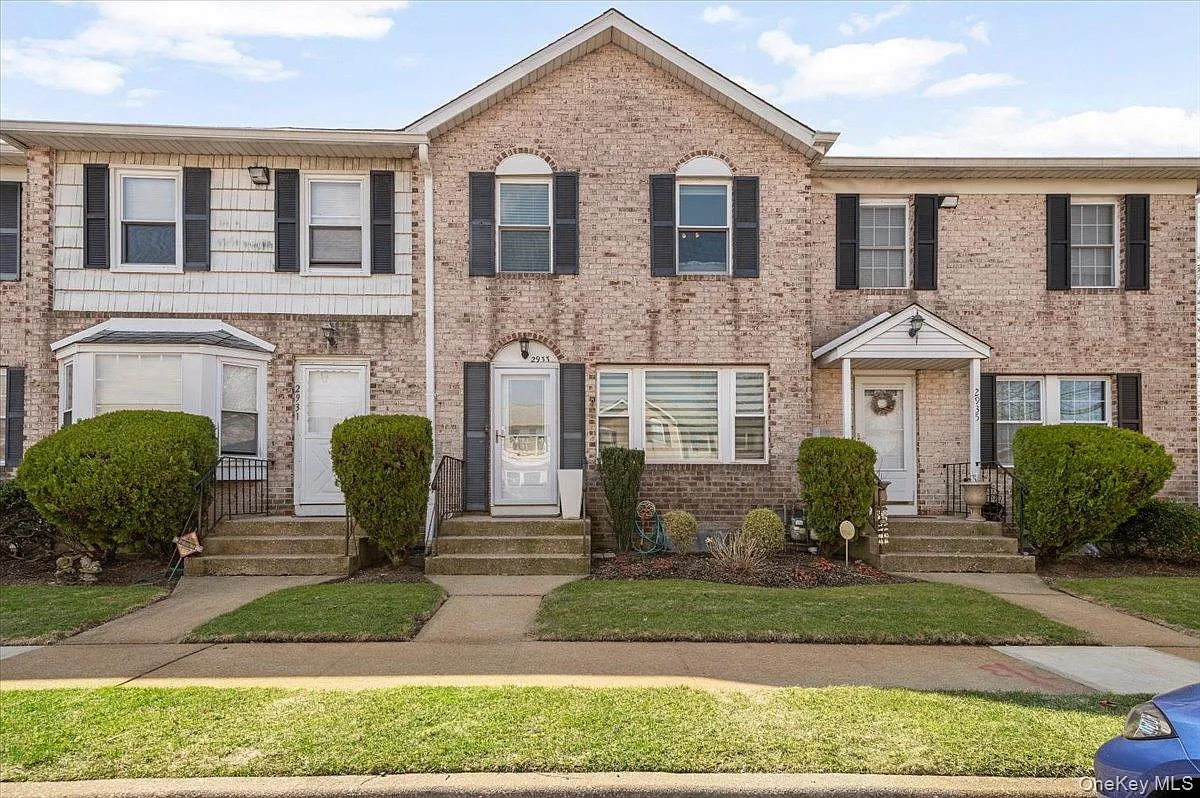 2933 Grand Avenue photo 1