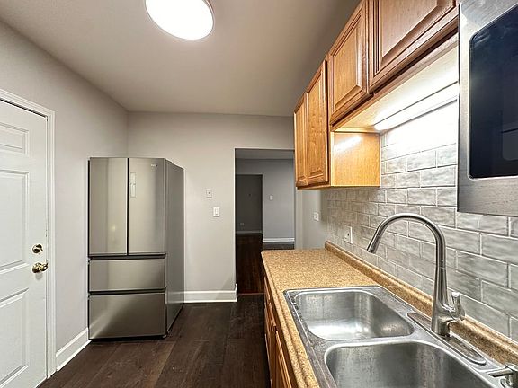 4th image of 5736 N Winthrop Ave #412