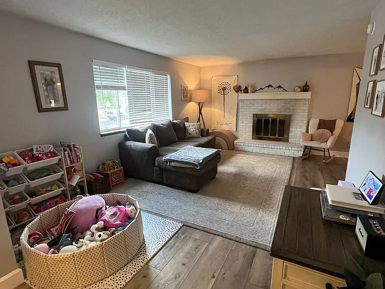 6241 W 108th Pl — Photo 2