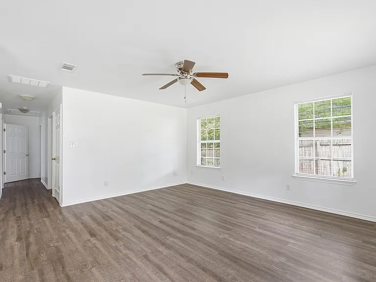 604 S Maxey St — Photo 5