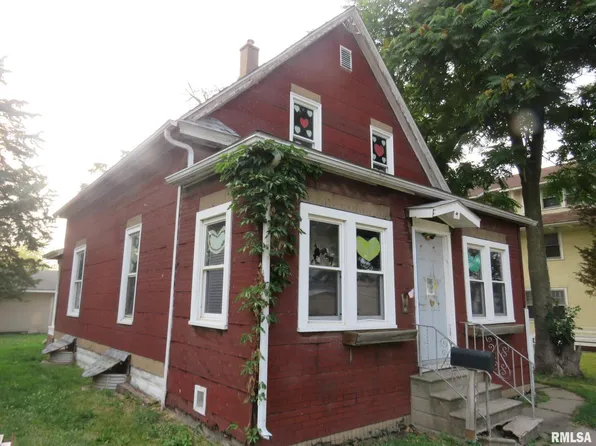 124 10th St, Silvis, IL 61282