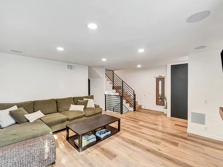 10231 Independence Ave — Photo 6