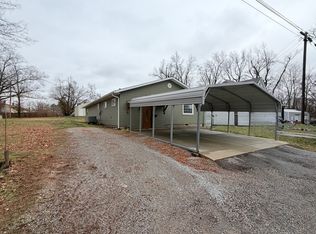 858 Benton St, Eldorado, IL 62930