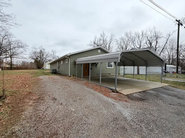 858 Benton St, Eldorado, IL 62930