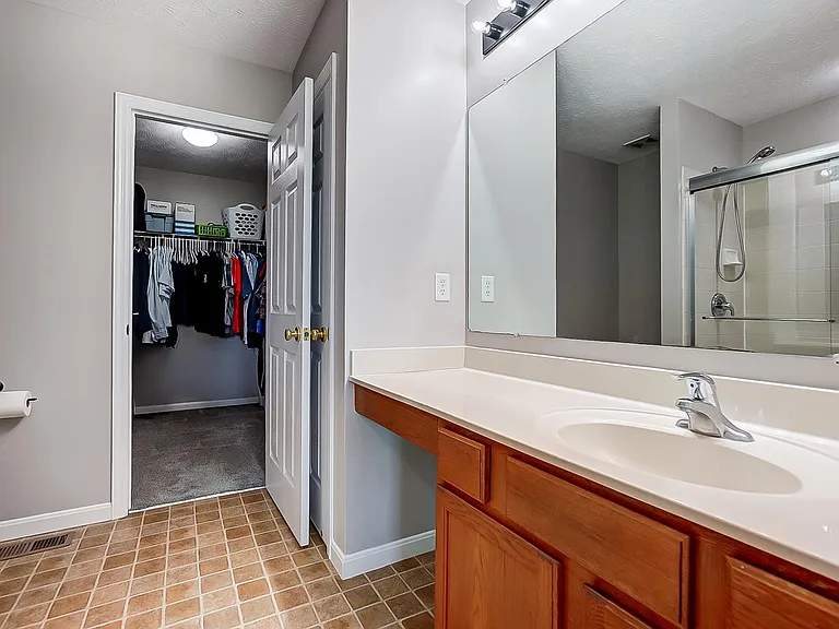 1442 Observatory Dr — Photo 21