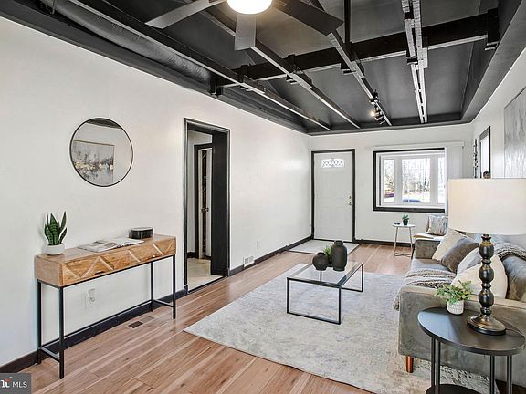 3rd image of 13704 Tower Rd