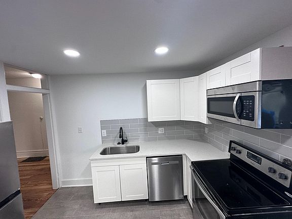 4th image of 432 W 6th Ave #1/2
