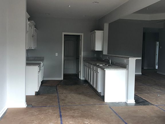 4th image of 1400 Bakerview St
