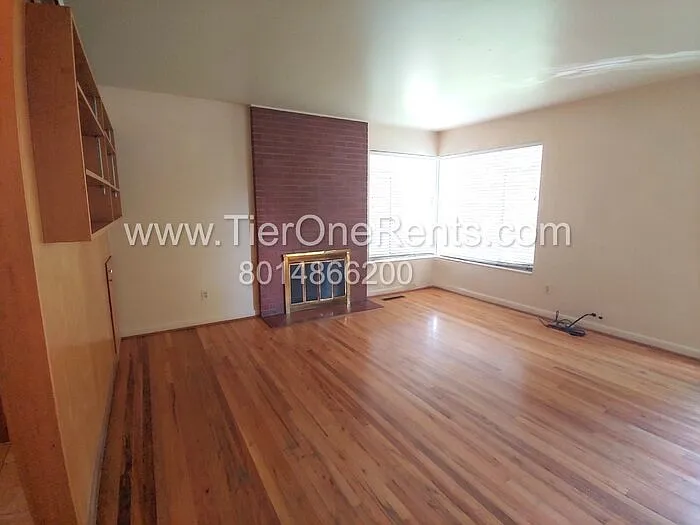 3 bed, 1.5 bath, 1300 sqft, $1,795 — Photo 3