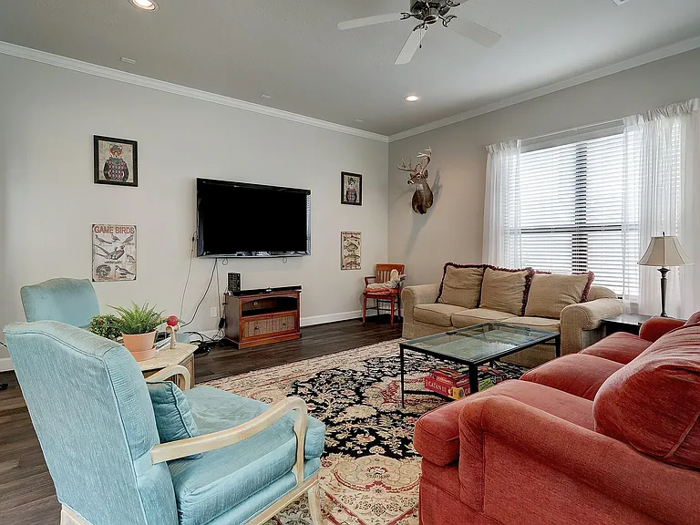 5326 Larkin St — Photo 8