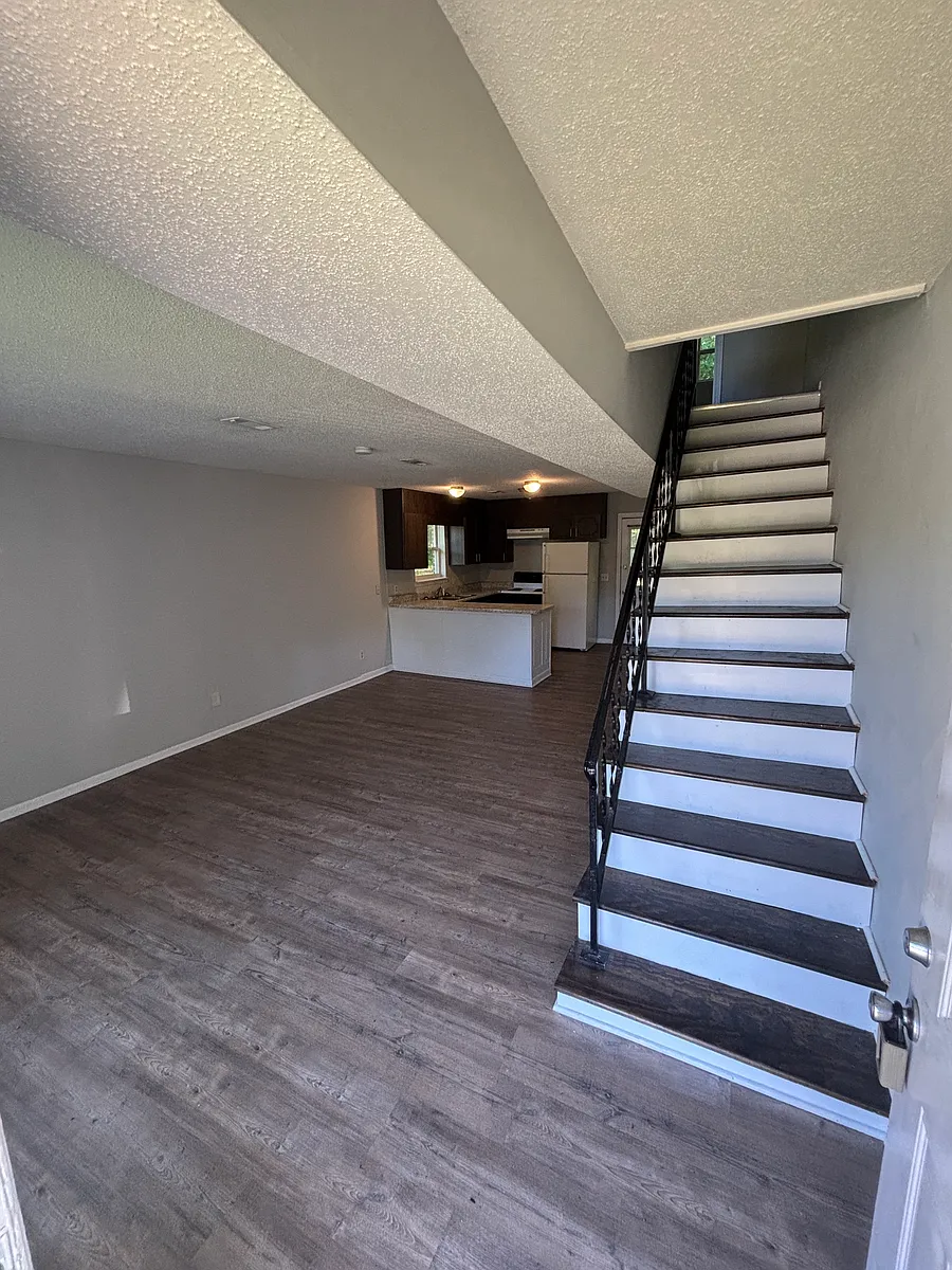 Building Photo - 1218 Northern Hills Rd #A