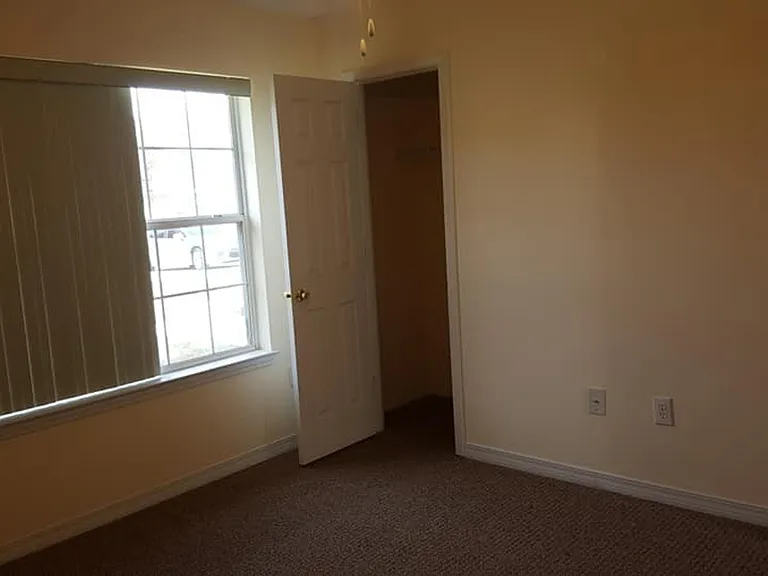 502 Meadow Ln — Photo 26