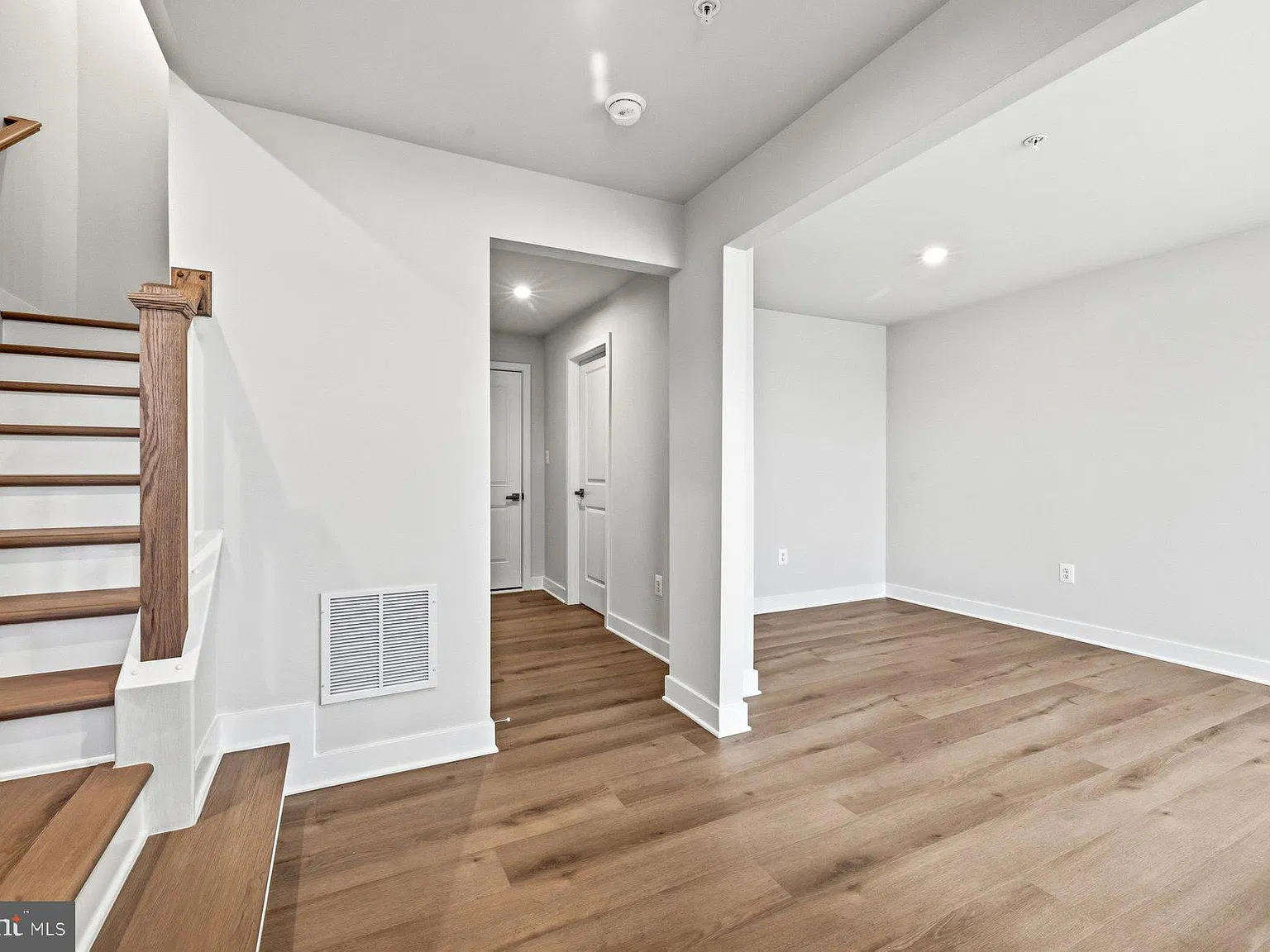 3 bed, 5.0 bath, 2571 sqft, $4,700 — Photo 3