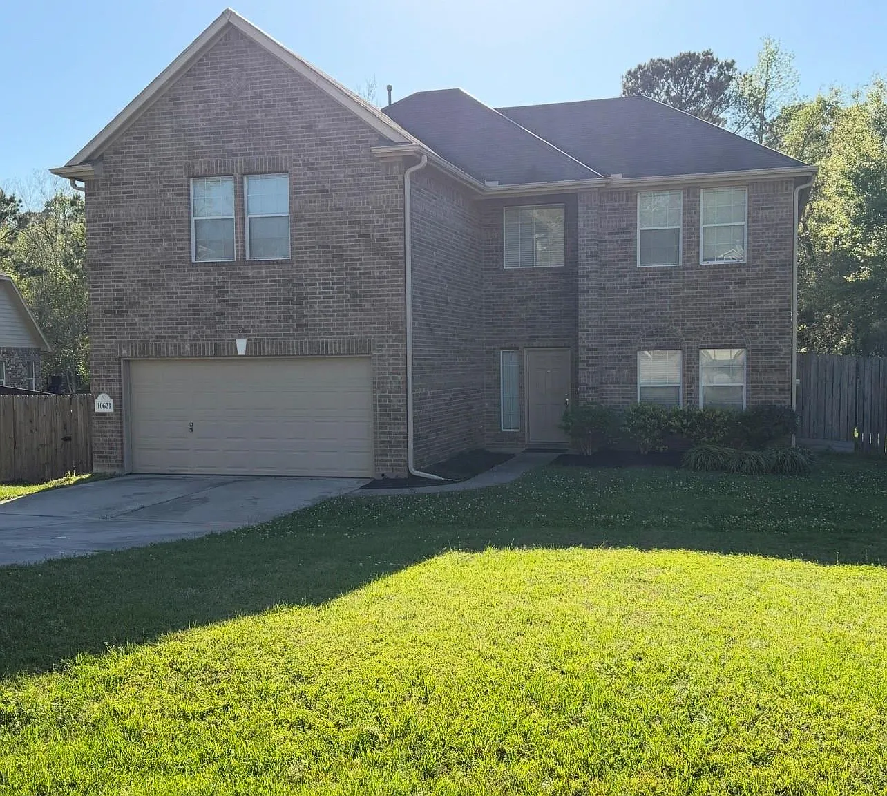 4 bed, 2.5 bath, 2788 sqft, $2,350 — Photo 1