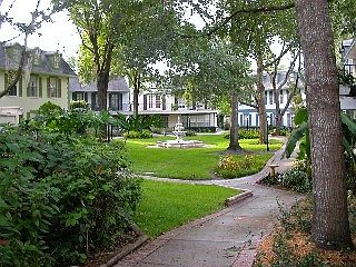 3rd image of 4465 Vieux Carre Cir