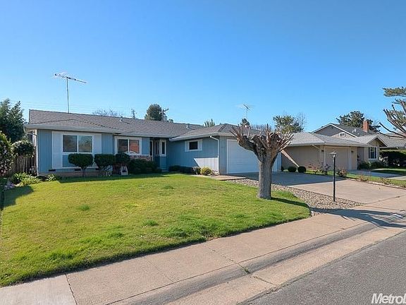 3rd image of 8432 Lake Forest Dr