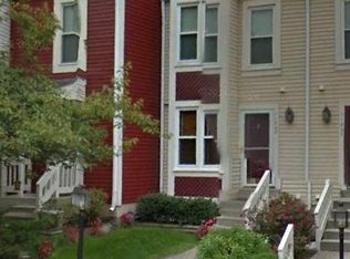 11945 Hollowwind Ct, Reston, VA 20194