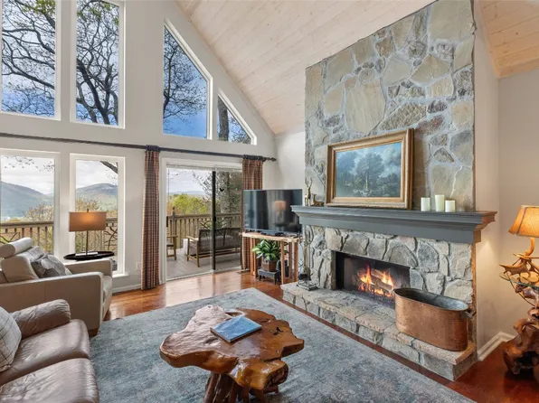 1620 Buckberry Drive, Sapphire, NC 28774