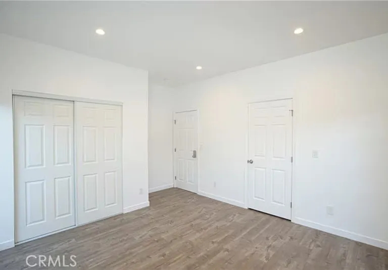 458 N Batavia St — Photo 2