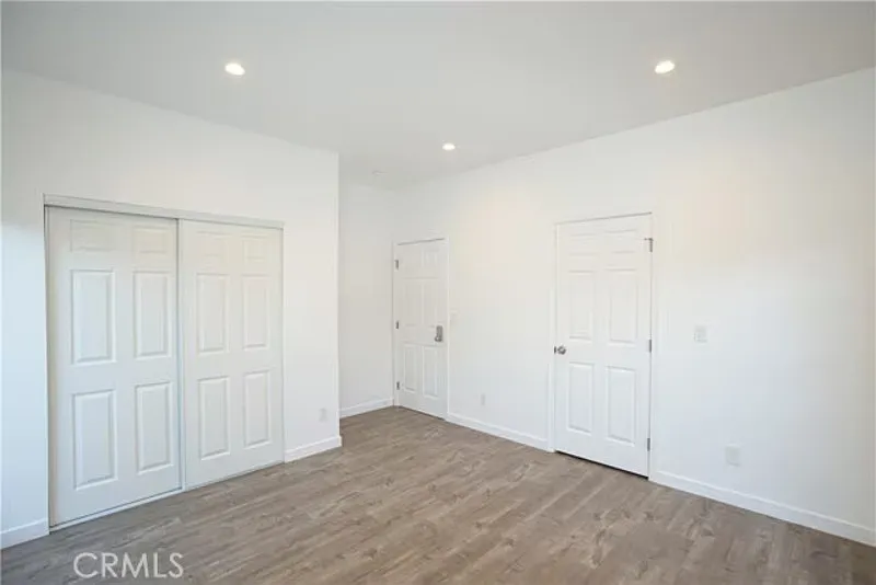 Building Photo - 458 N Batavia St