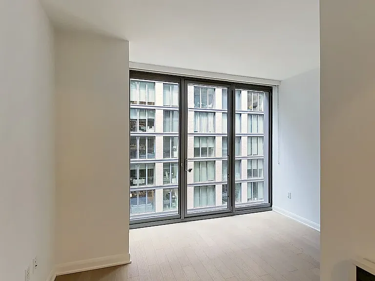 7 W 21st St #701 — Photo 8