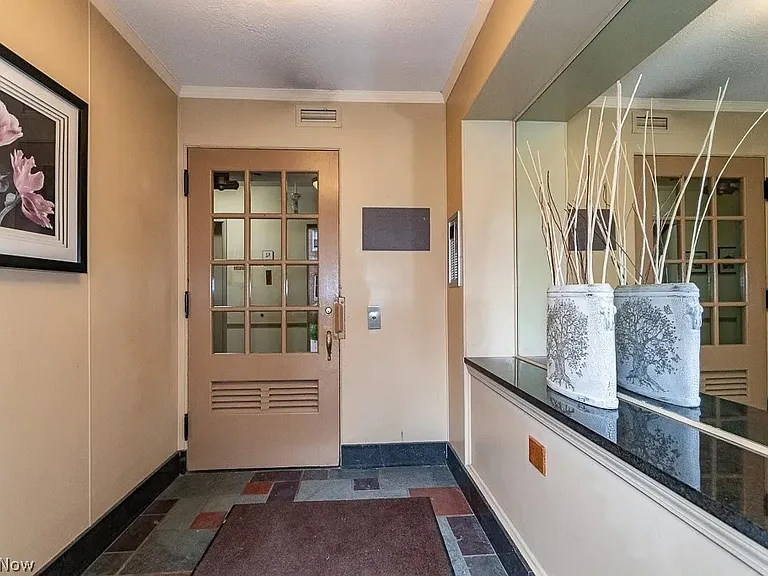 15825 Van Aken Blvd #304W — Photo 9