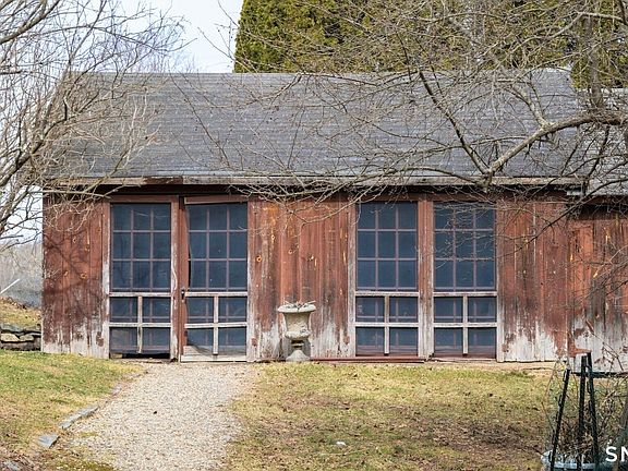 4th image of 22 Westford Road