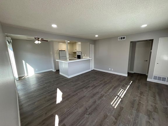 2nd image of 906 Burbank Dr APT 21