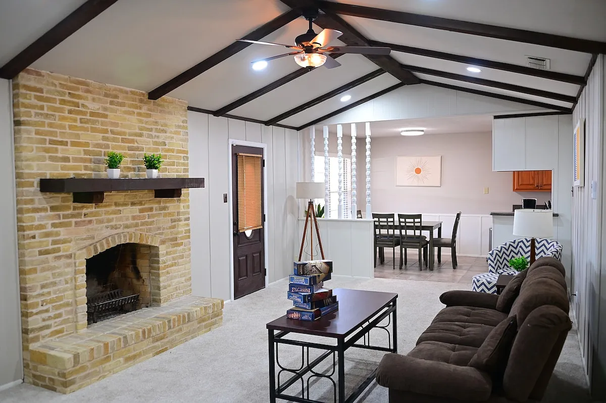 4 bed, $3,999 — Photo 1