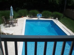 3430 Greentree Rd, Lexington, KY 40517