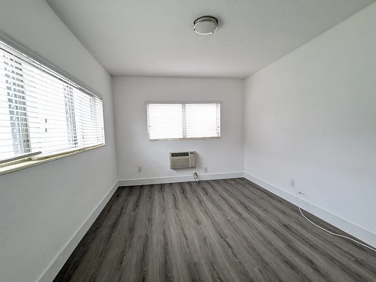 7805 Crespi Blvd #1 — Photo 4
