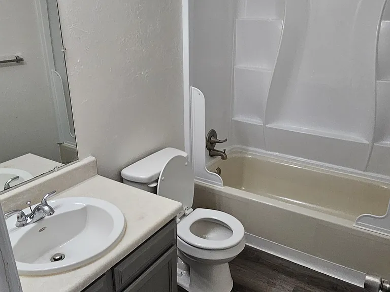 Upper Level Shared Bath