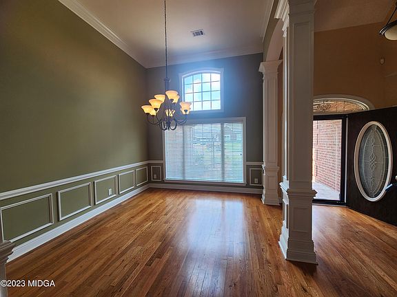 3rd image of 125 Flora Cir