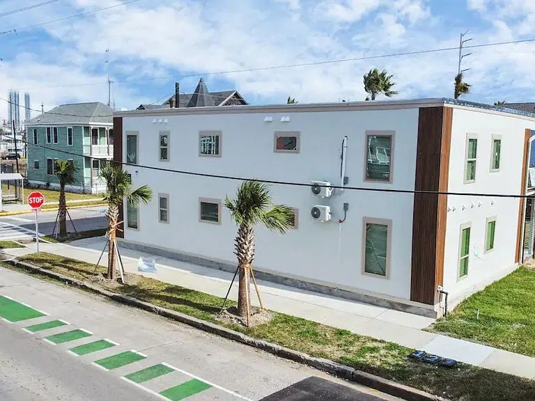 2825 Ball St #6 — Photo 8