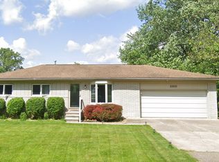 23959 Springbrook Dr, Farmington Hills, MI 48336