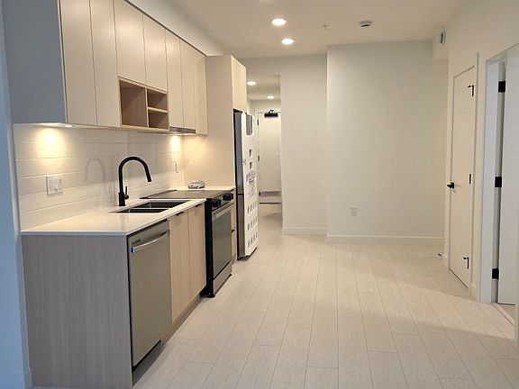 3rd image of 10465 139th St #208