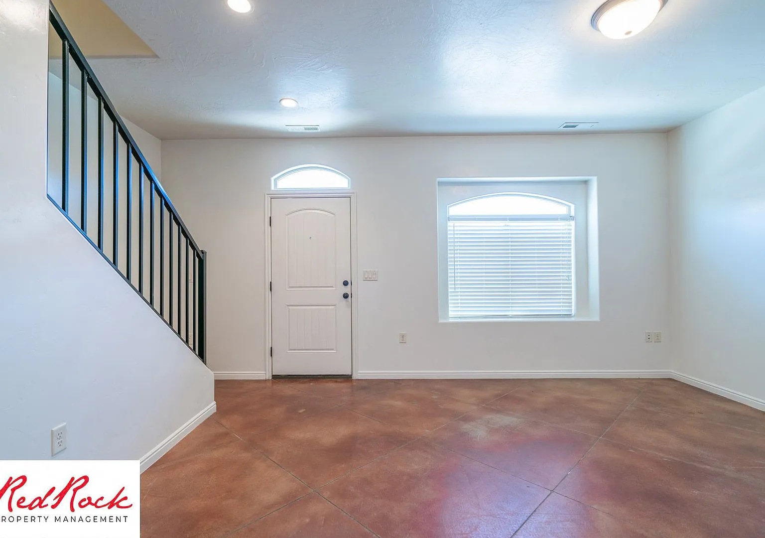 Dog Friendly, 3 Bedroom Townhome. $300 Off First Full Month's Rent! — Photo 3
