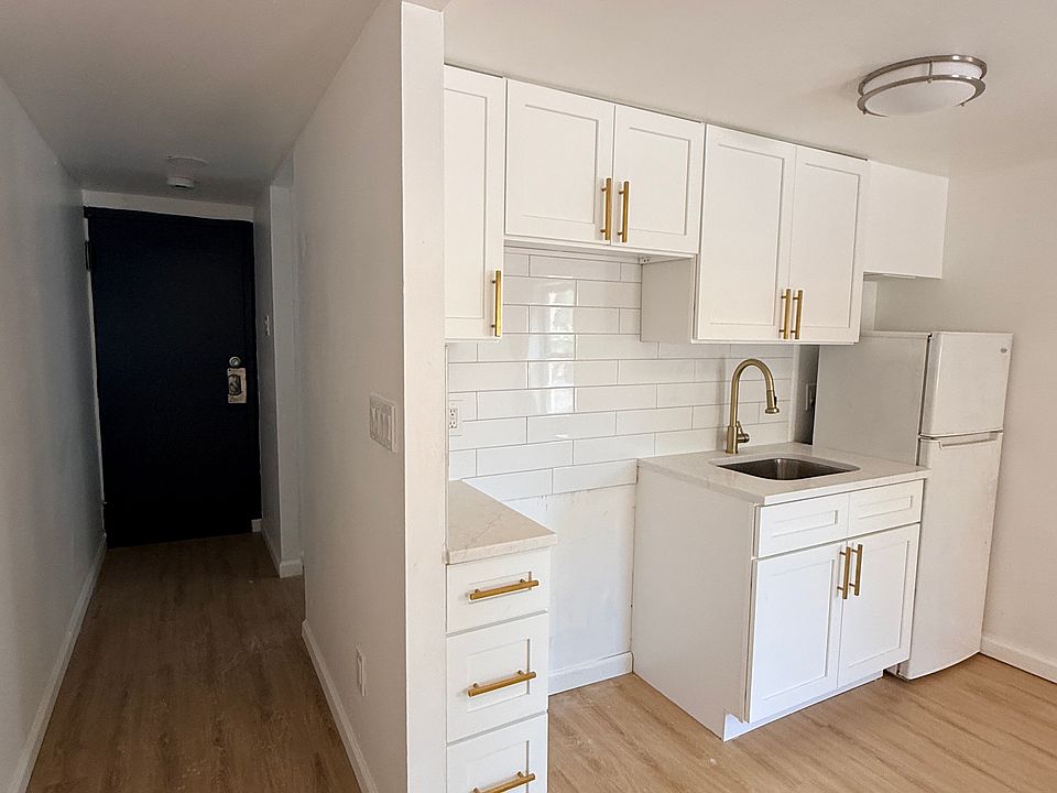 1st image of 252 S 10th St APT 3R