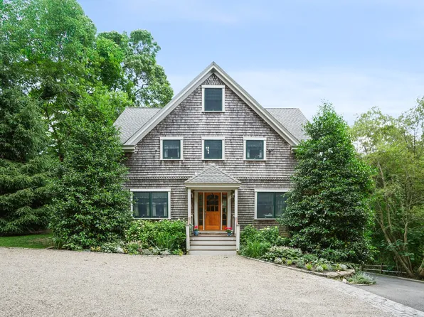 61 Causeway Rd, Tisbury, MA 02568