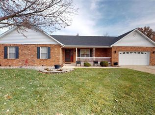 709 Chestnut Dr, Belleville, IL