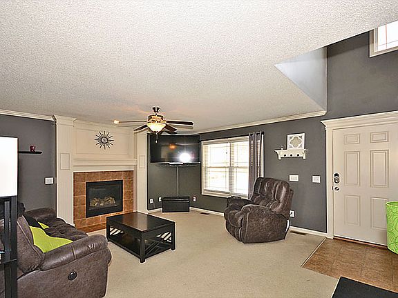 COZY FIREPLACE IN LIV ROOM.