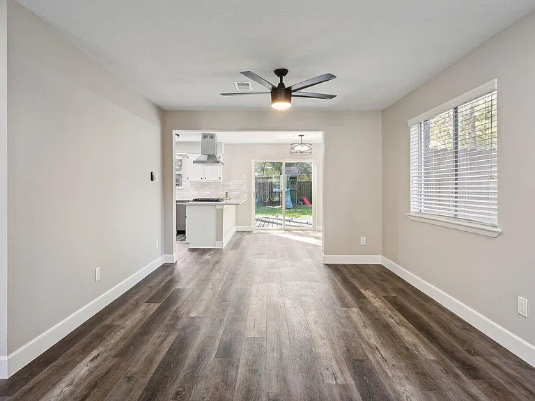 68 NE Yewleaf Rd — Photo 10