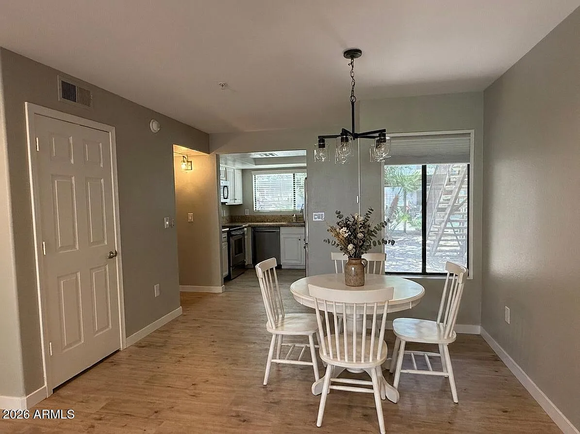 2 bed, 2.0 bath, 973 sqft, $1,800 — Photo 2