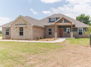 401 Rochester Ct, Tuttle, OK 73089
