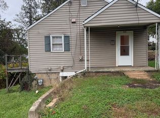 808 D St, Martinsville, VA 24112