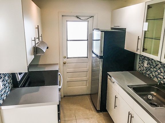 3rd image of 2710 NE 14th St #5