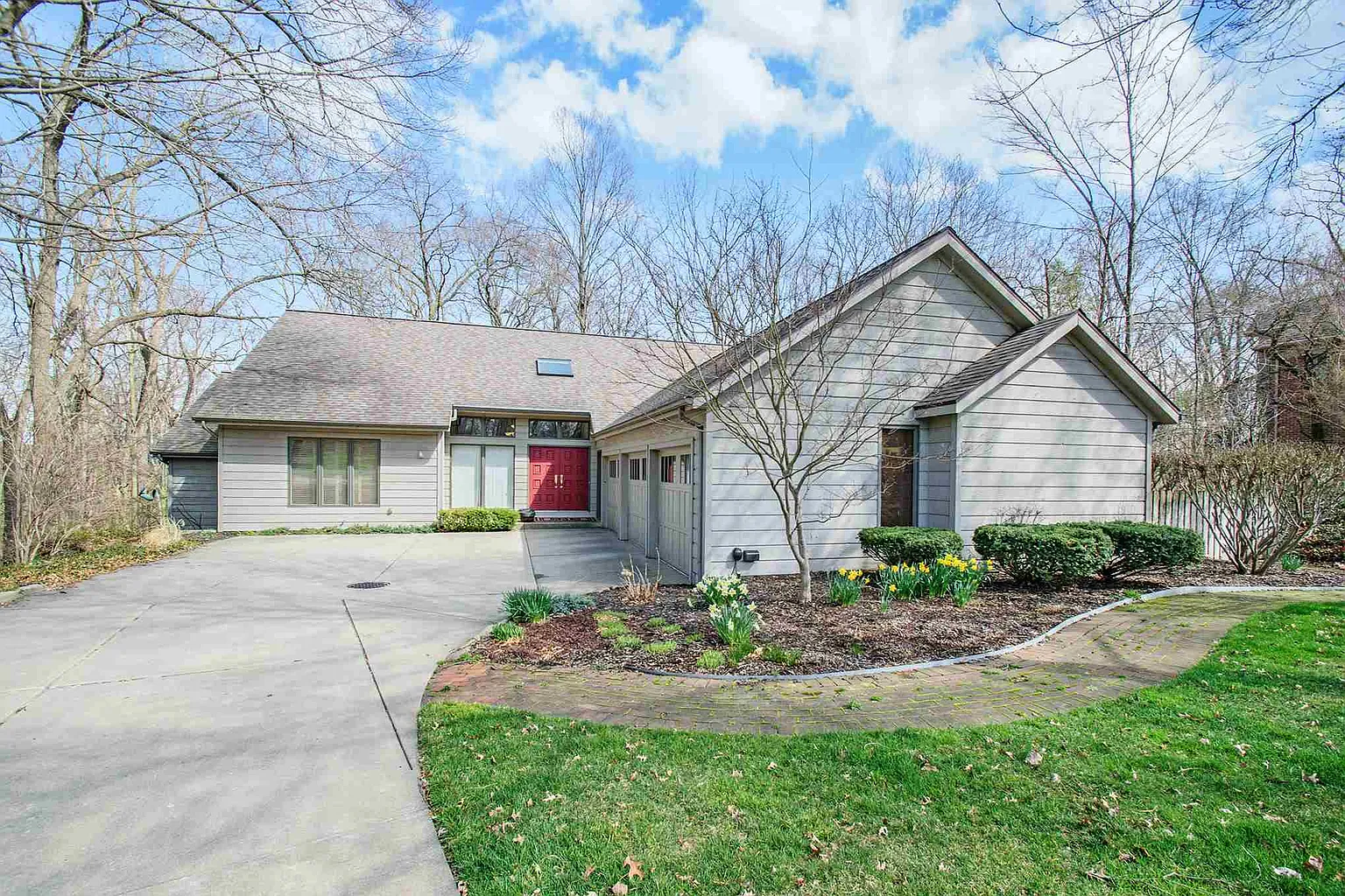 1417 Olivia Cir photo 1