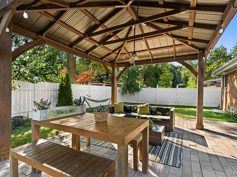 1085 Brooklawn Dr — Photo 37